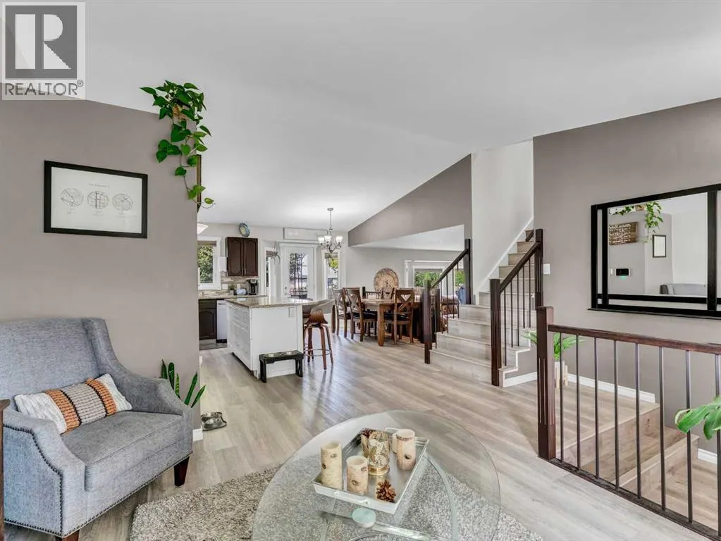 16 Storrs Crescent SE