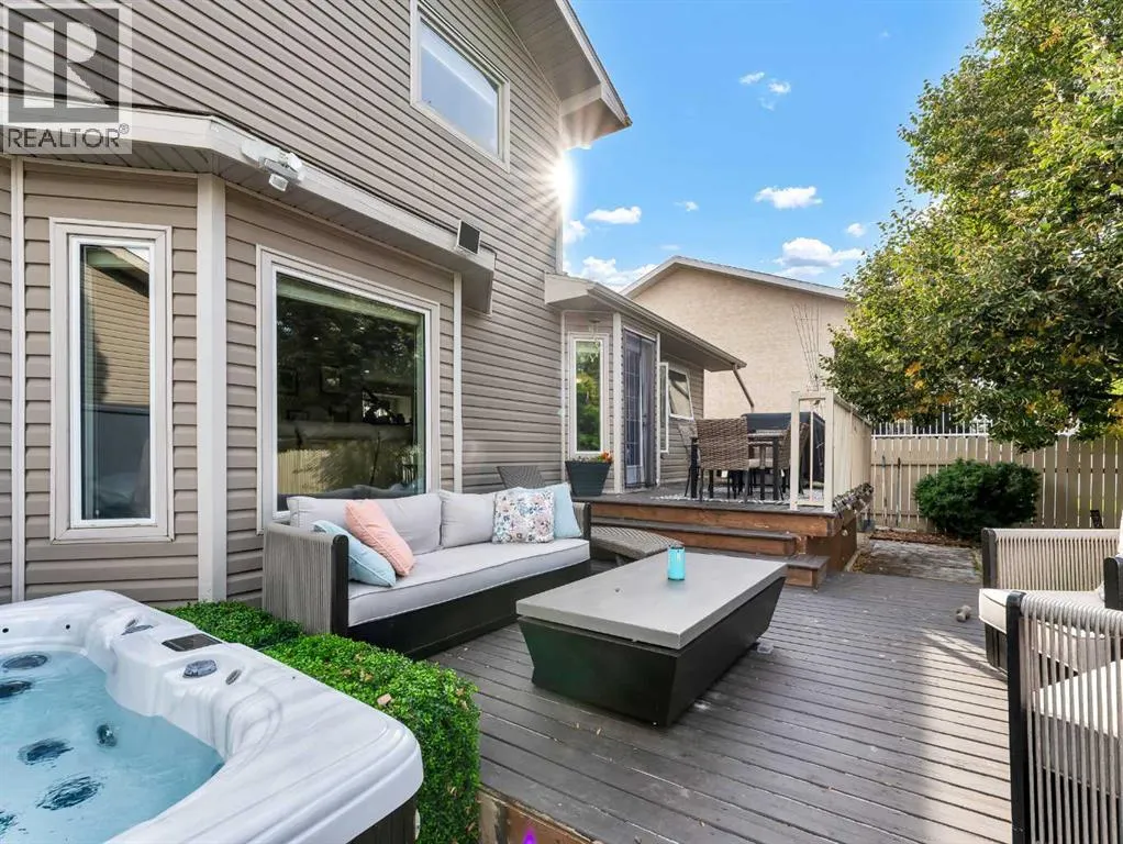 16 Storrs Crescent SE