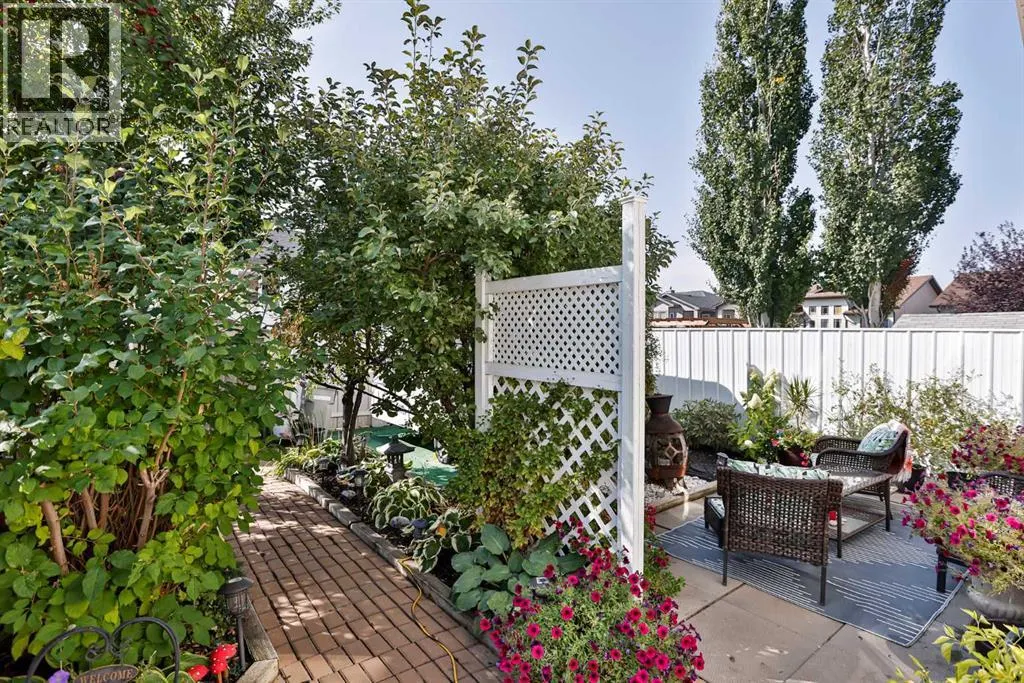 377 Lynx Crescent N