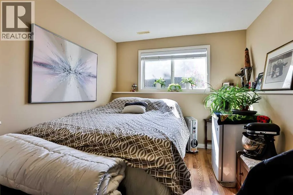 377 Lynx Crescent N