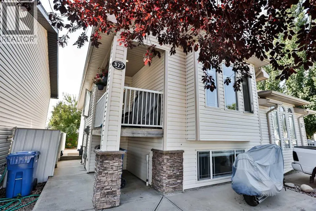 377 Lynx Crescent N