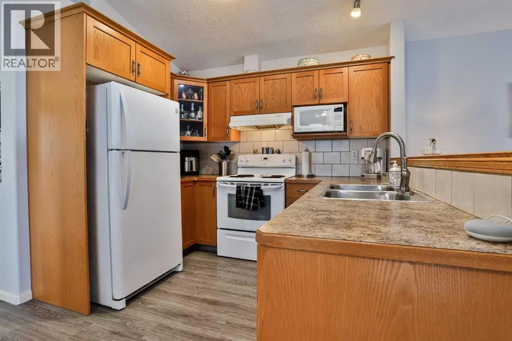 377 Lynx Crescent N