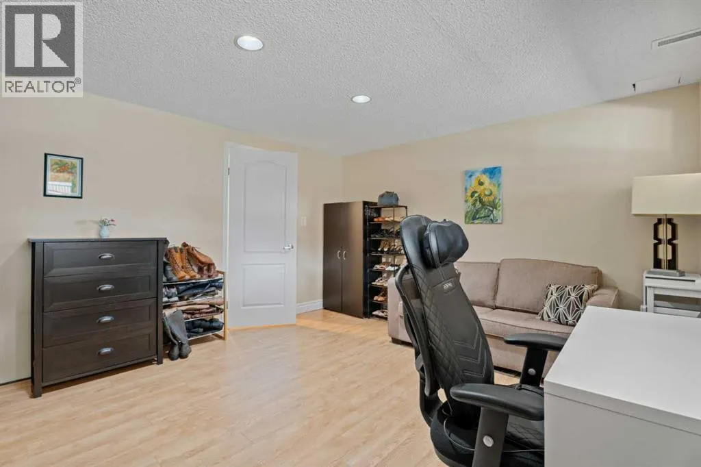 1205 Meadowbrook Drive SE
