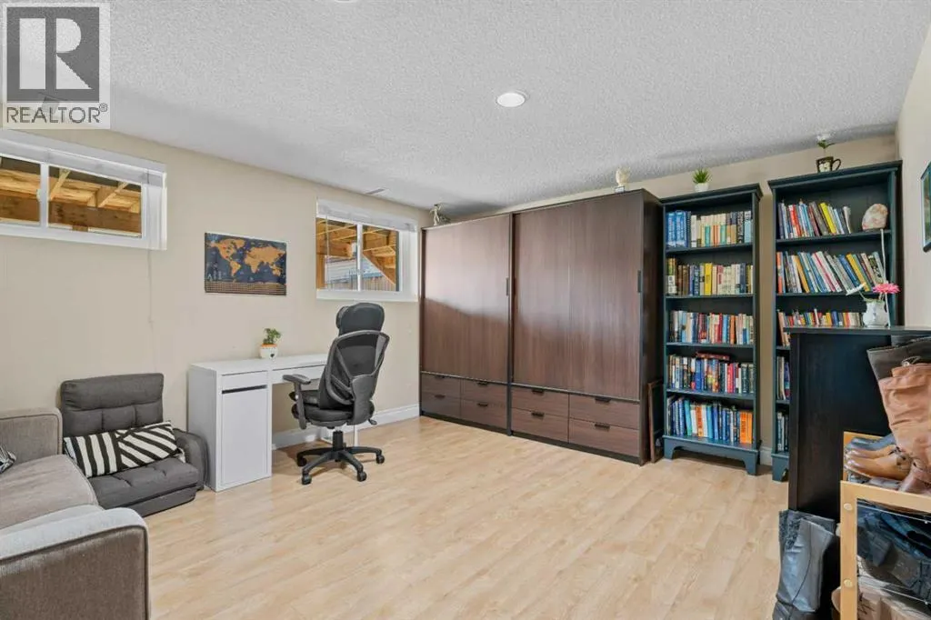 1205 Meadowbrook Drive SE