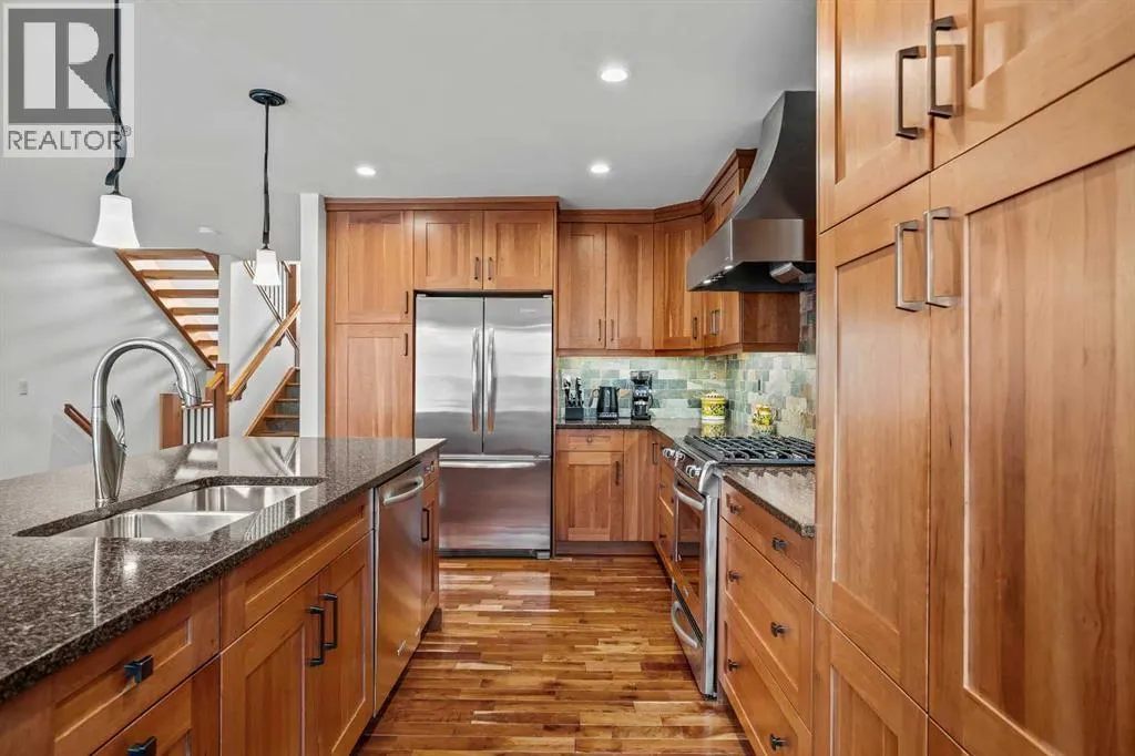 7 Creekside Mews