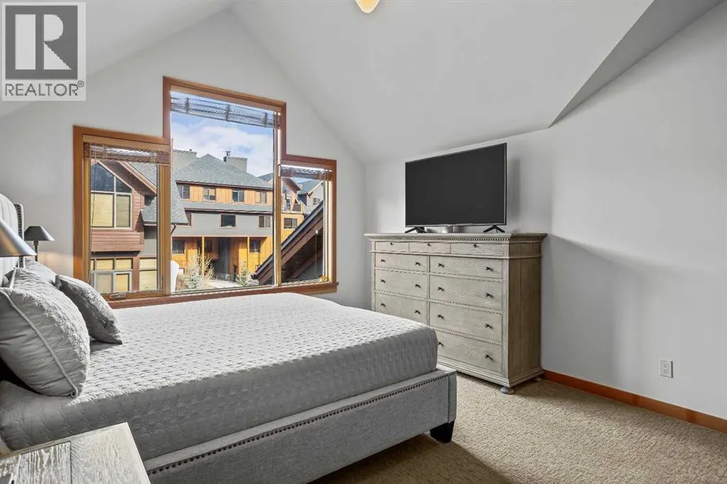 7 Creekside Mews