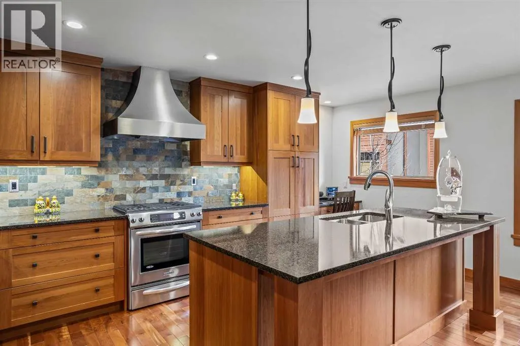 7 Creekside Mews