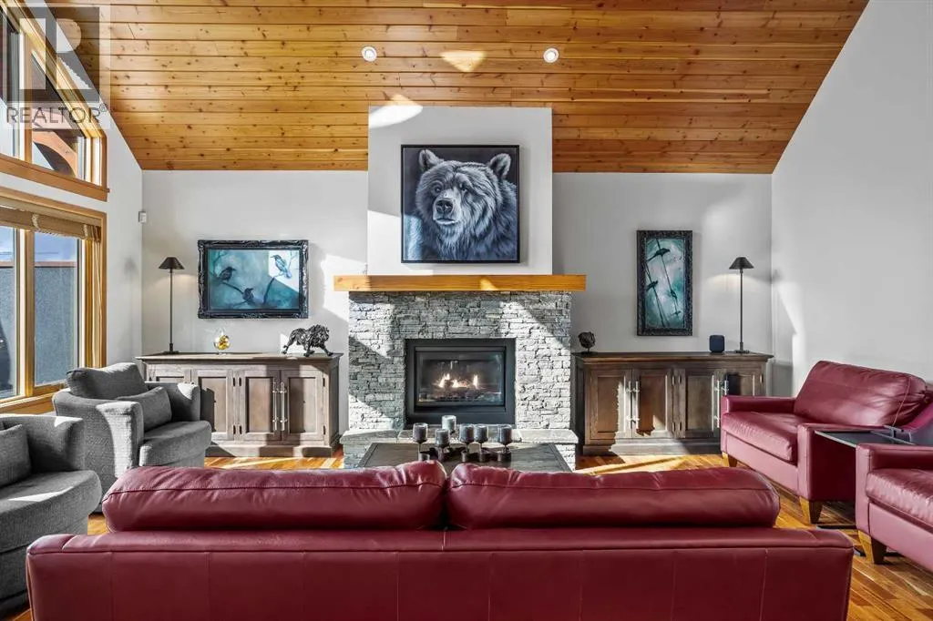 7 Creekside Mews