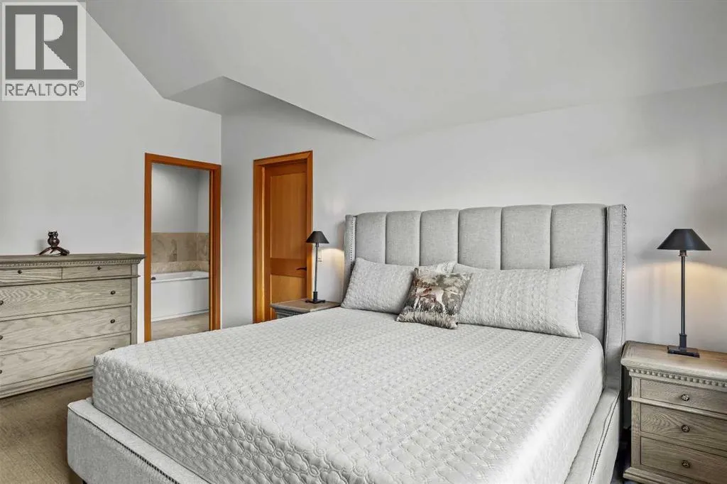 7 Creekside Mews