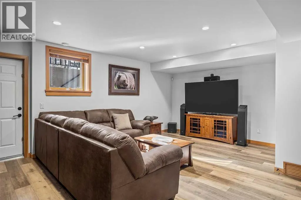 7 Creekside Mews