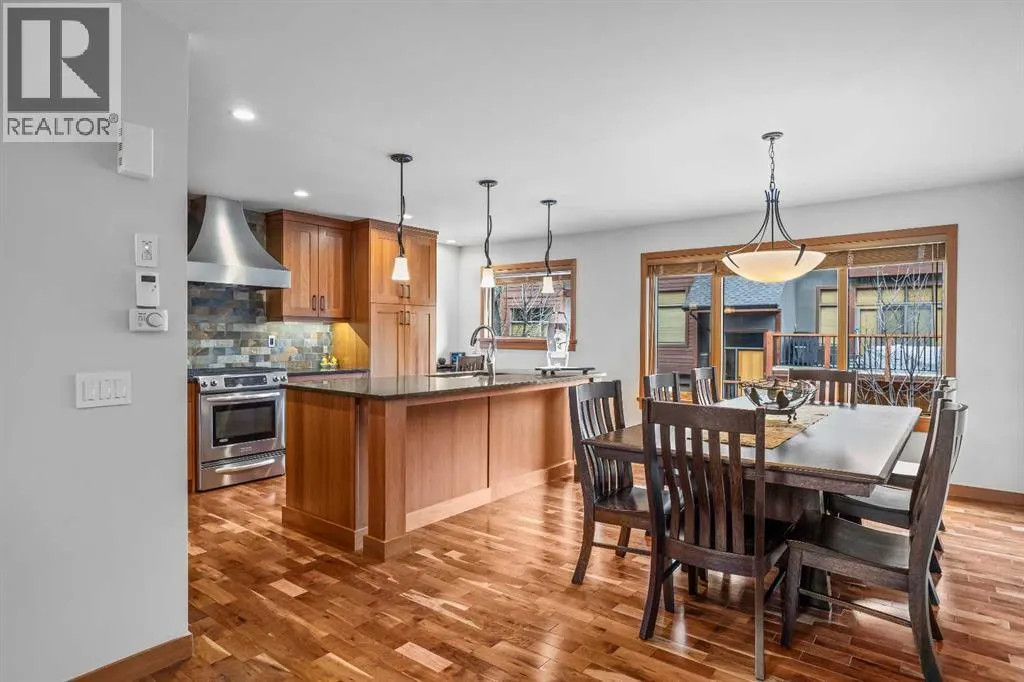 7 Creekside Mews