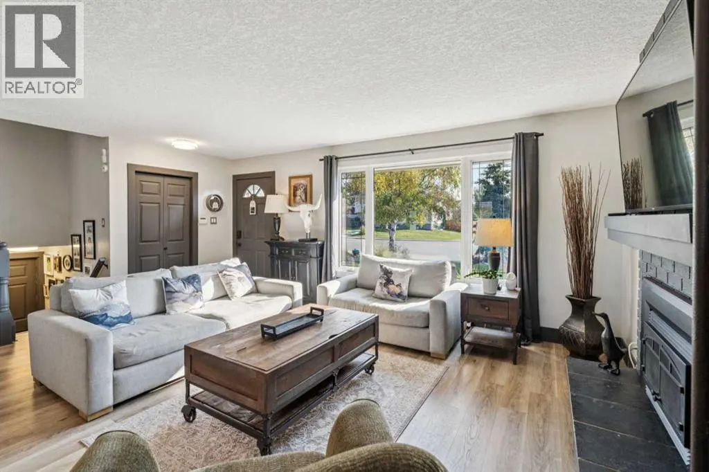 363 Cedarille Crescent SW