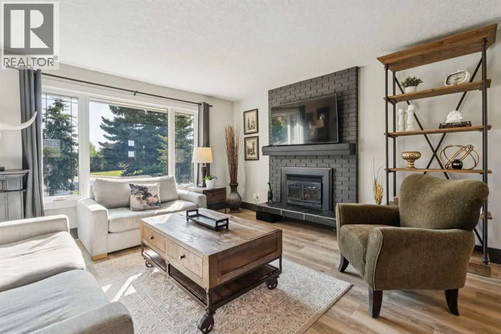 363 Cedarille Crescent SW