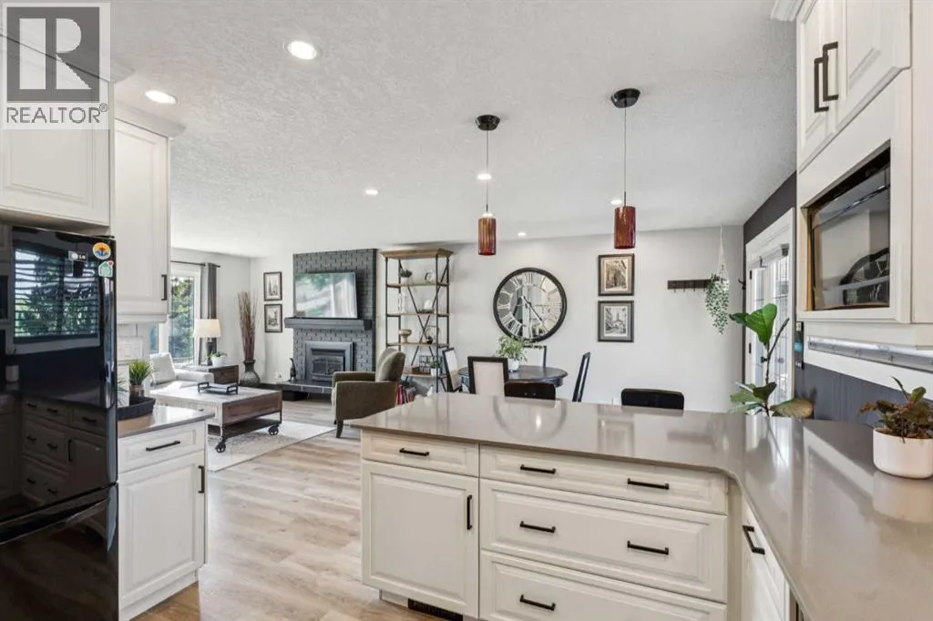 363 Cedarille Crescent SW