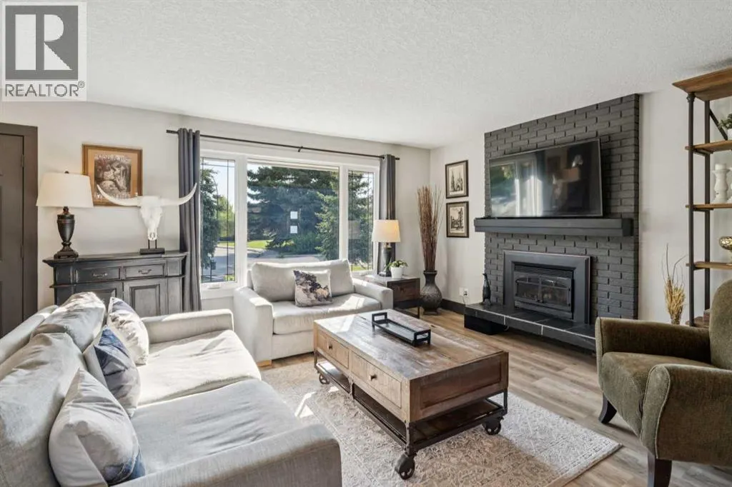 363 Cedarille Crescent SW