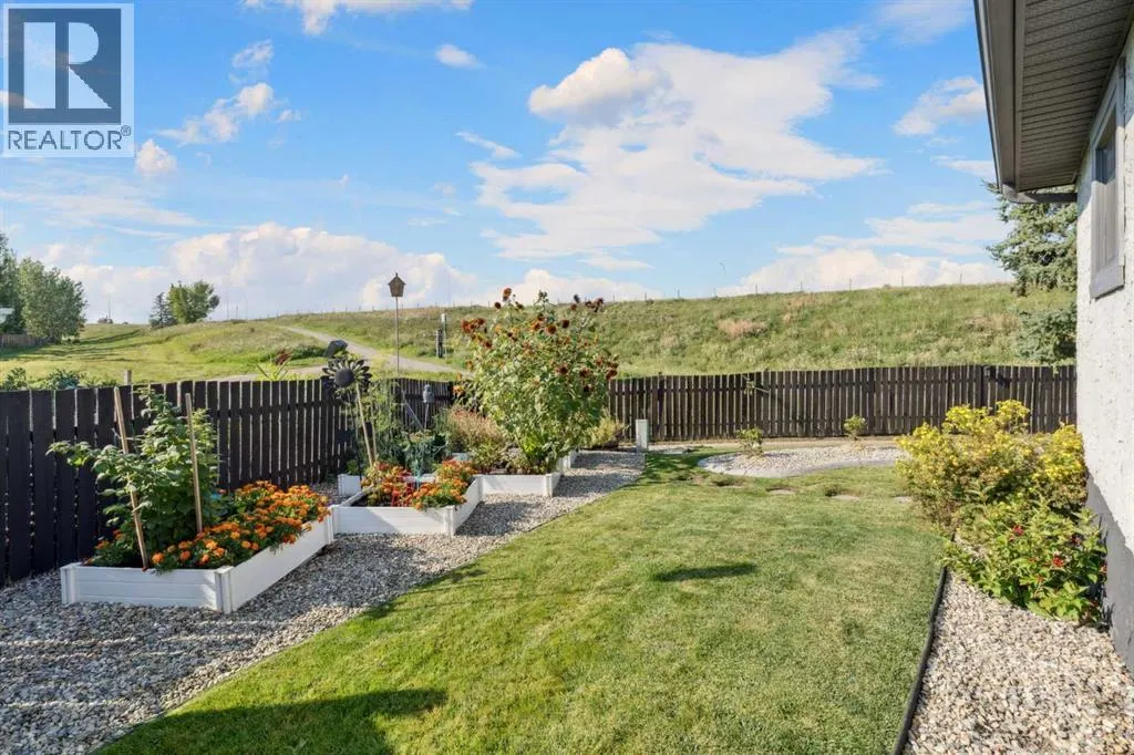 363 Cedarille Crescent SW