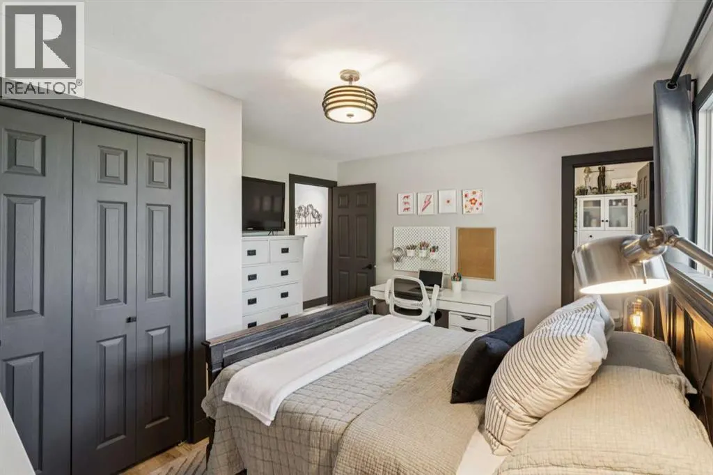 363 Cedarille Crescent SW