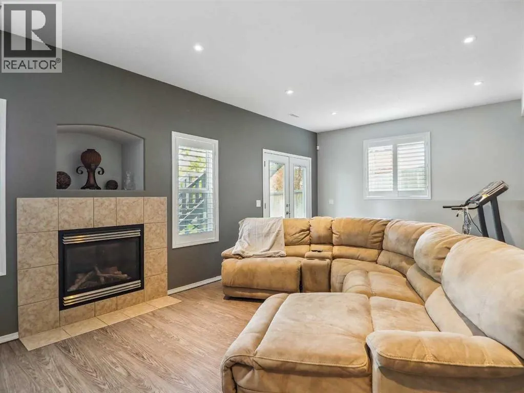 23 Dobson Close