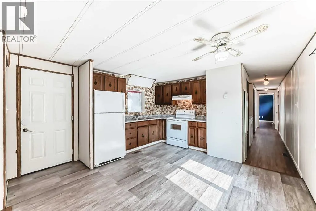 100 Spring Haven Close SE