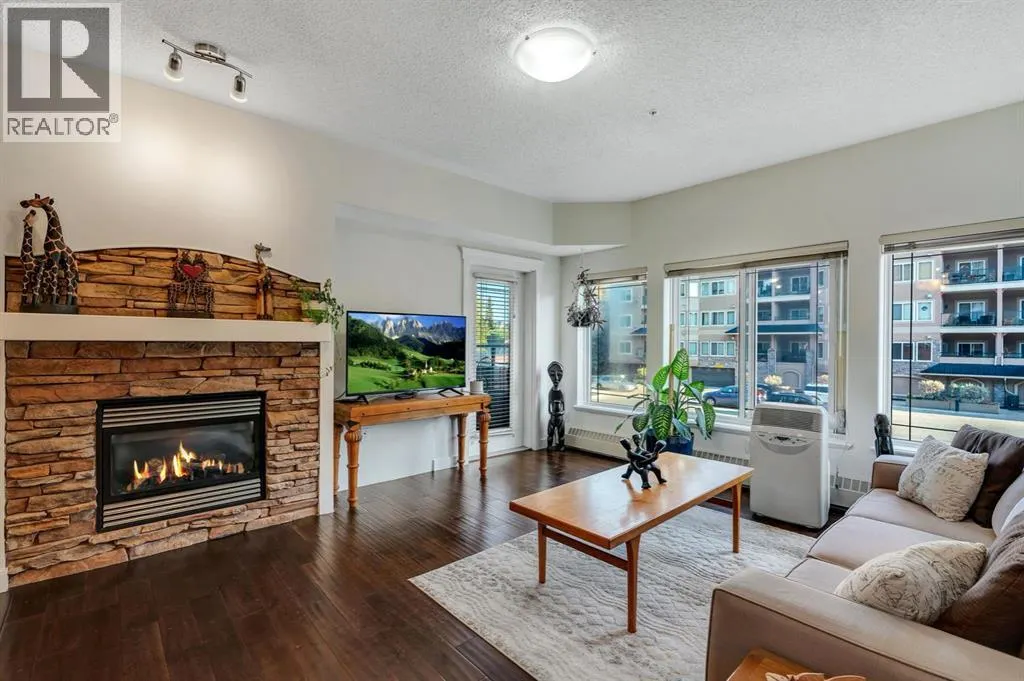 202, 10 Discovery Ridge Close SW