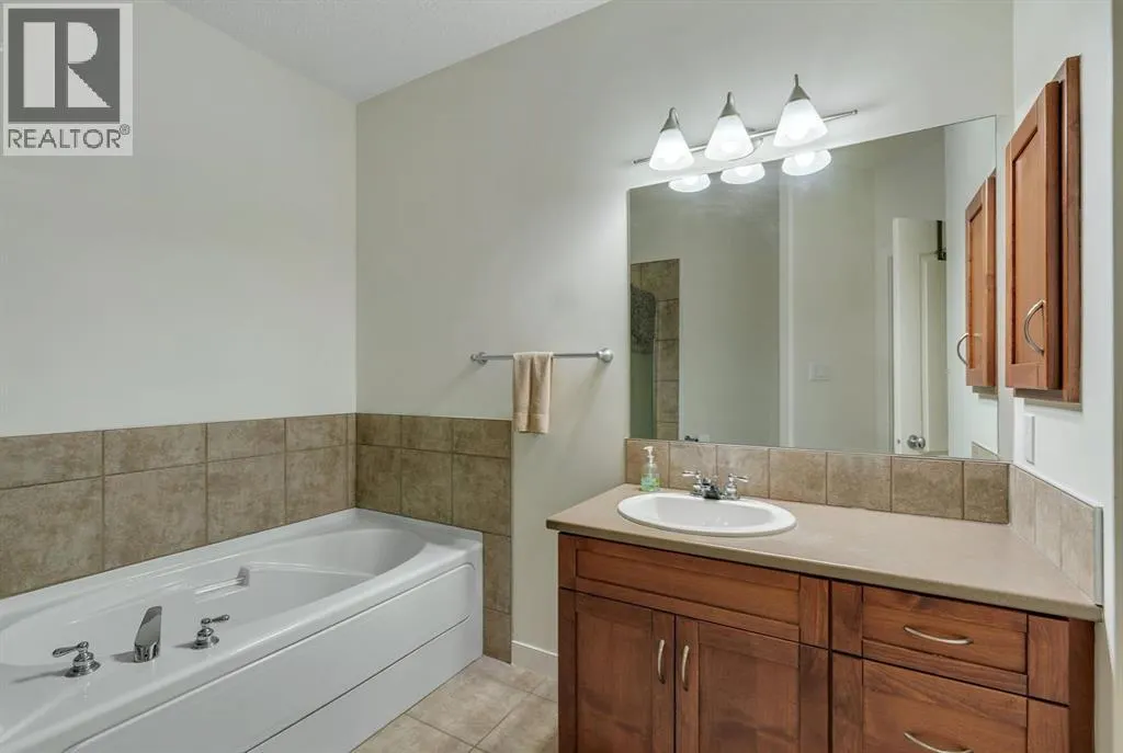 202, 10 Discovery Ridge Close SW
