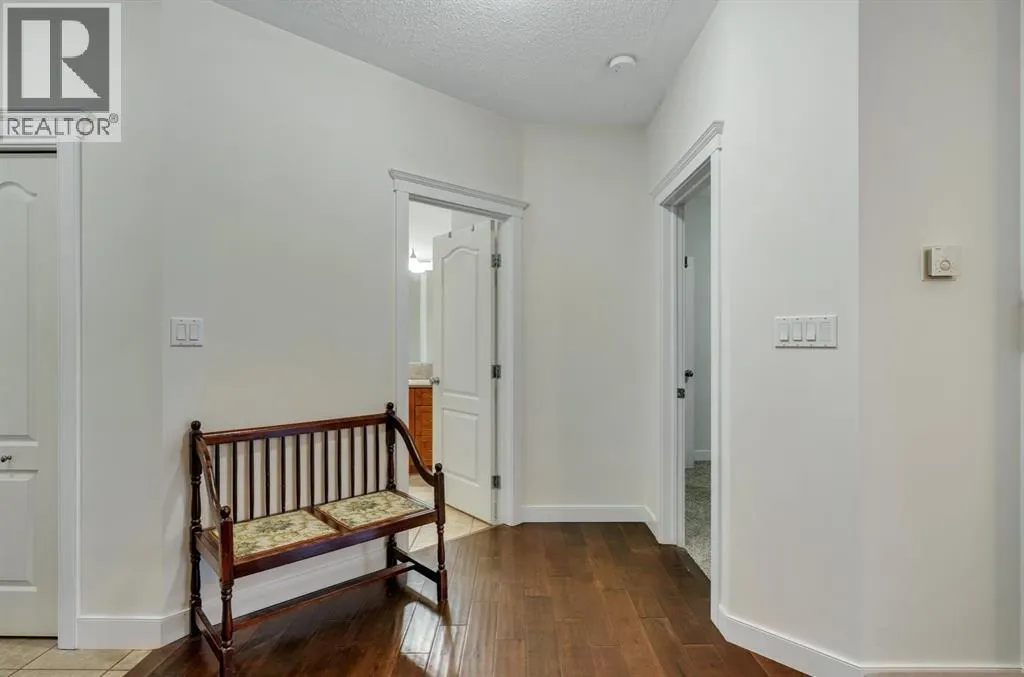 202, 10 Discovery Ridge Close SW