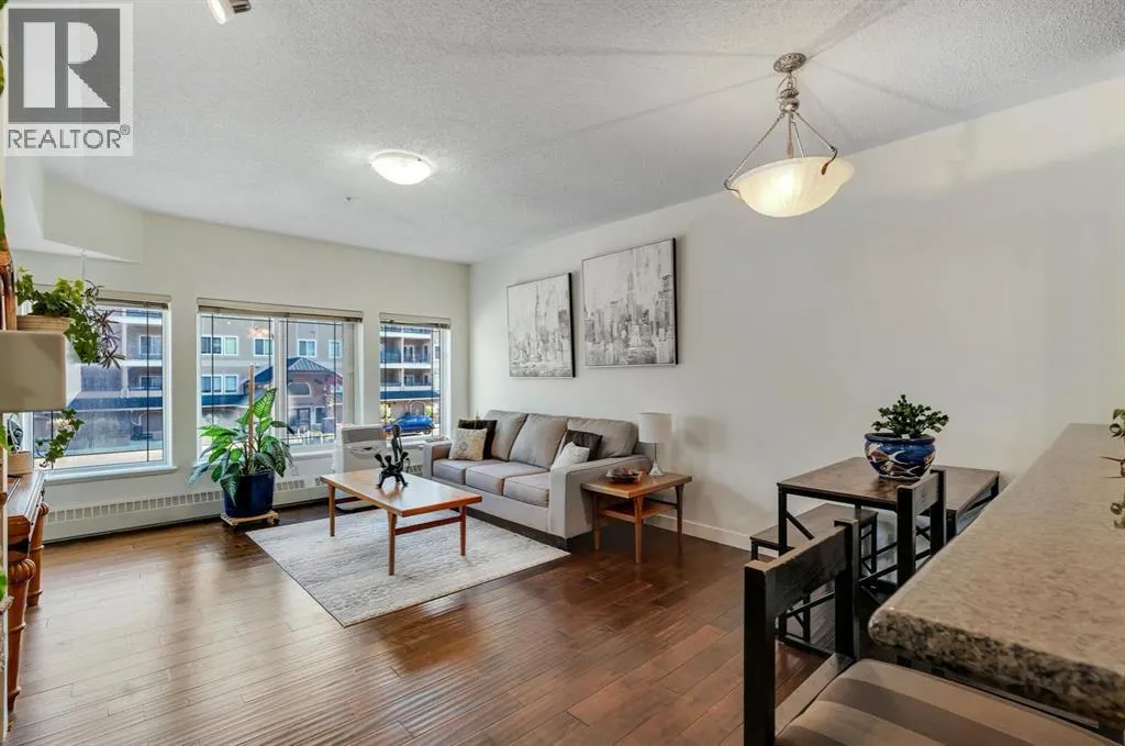 202, 10 Discovery Ridge Close SW
