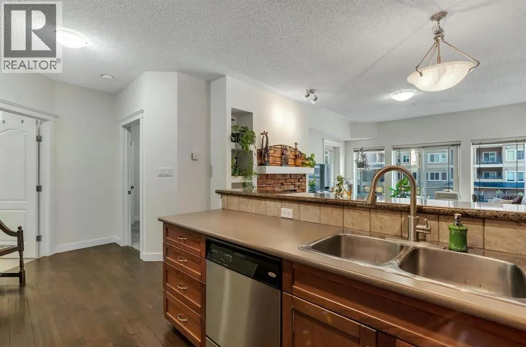 202, 10 Discovery Ridge Close SW