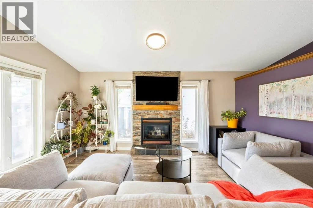 1607 Sunshine Close SE