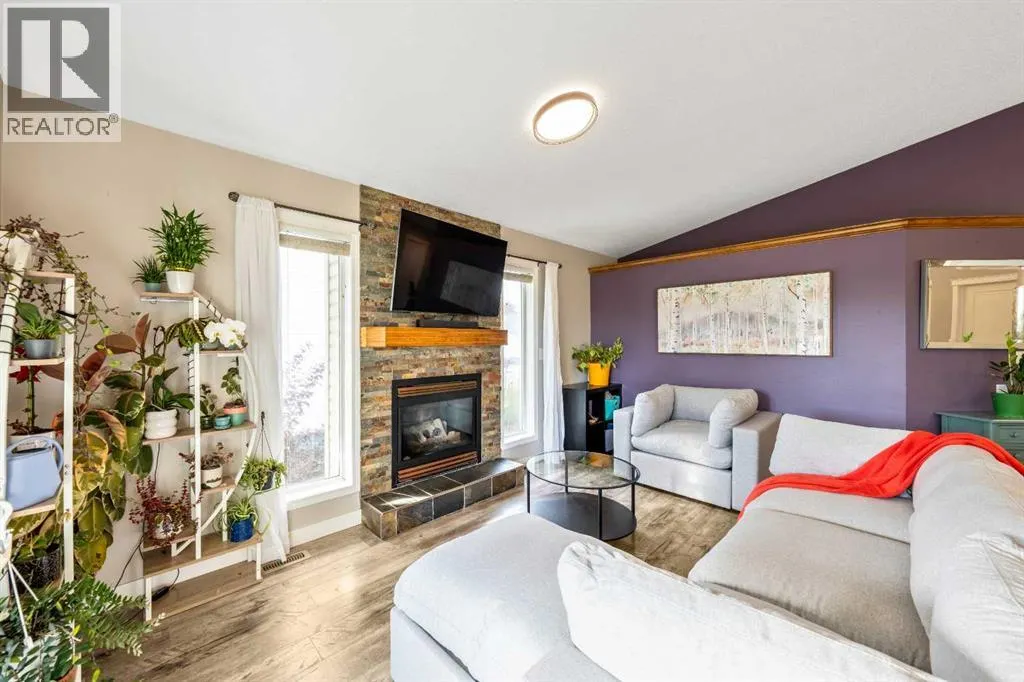 1607 Sunshine Close SE