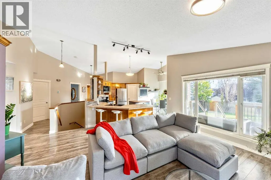 1607 Sunshine Close SE