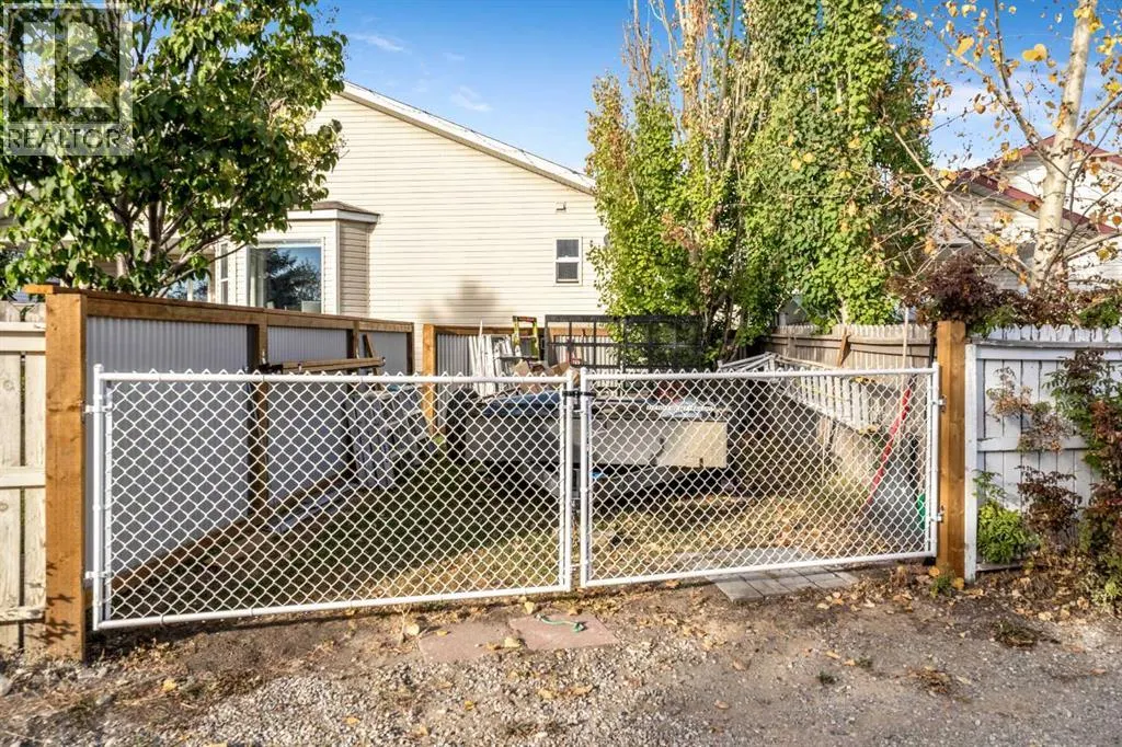 1607 Sunshine Close SE