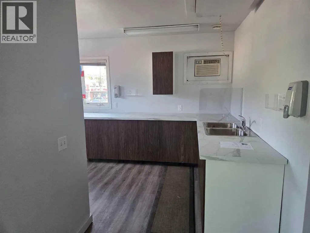Upper Back, 508 1 Street W