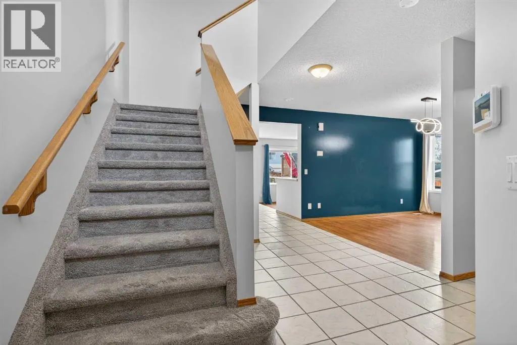 47 Mt Apex Crescent SE