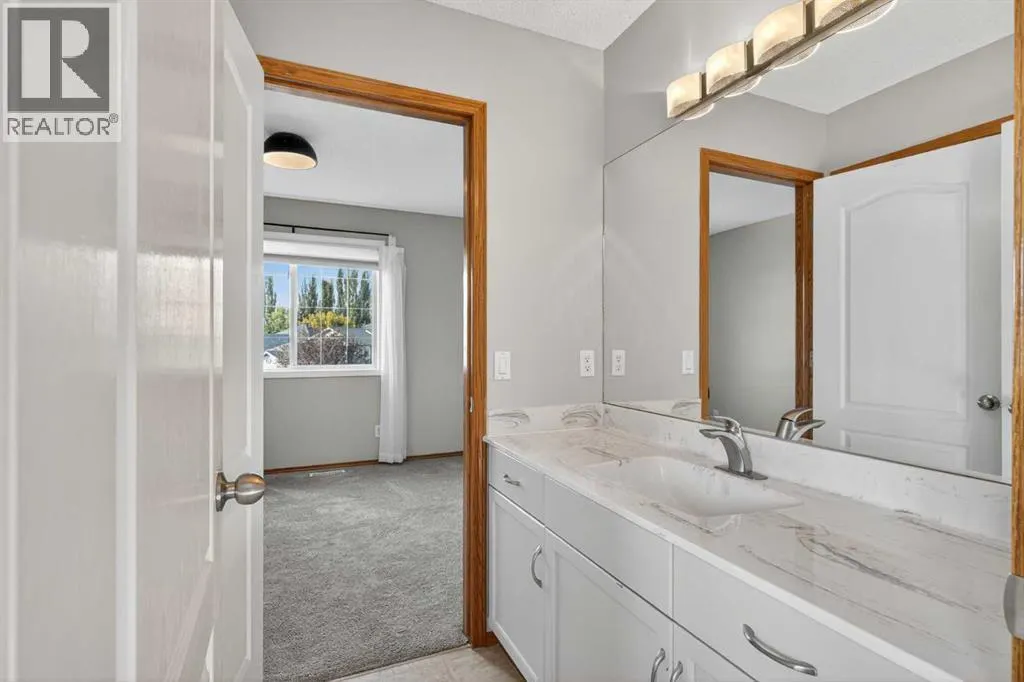 47 Mt Apex Crescent SE