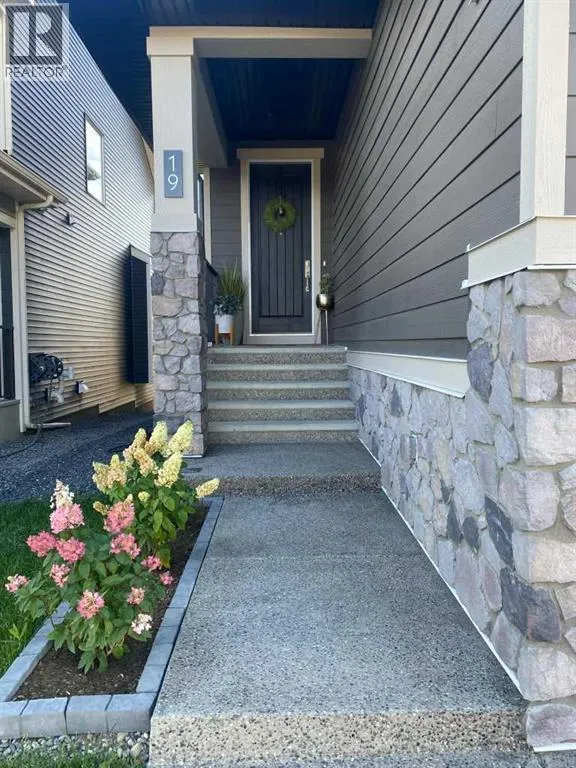 19 Sundown Crescent