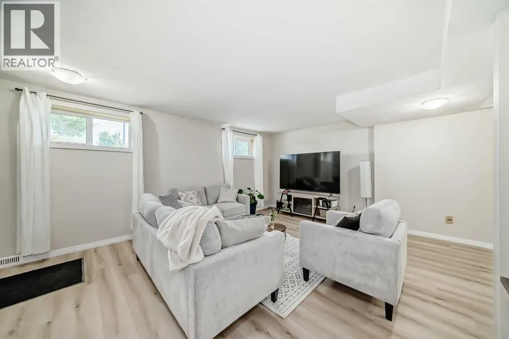48 Fallingworth Court NE