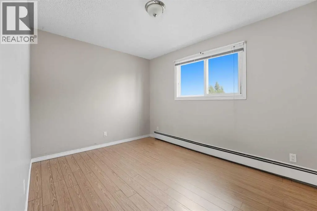 205, 25 Robinson Avenue