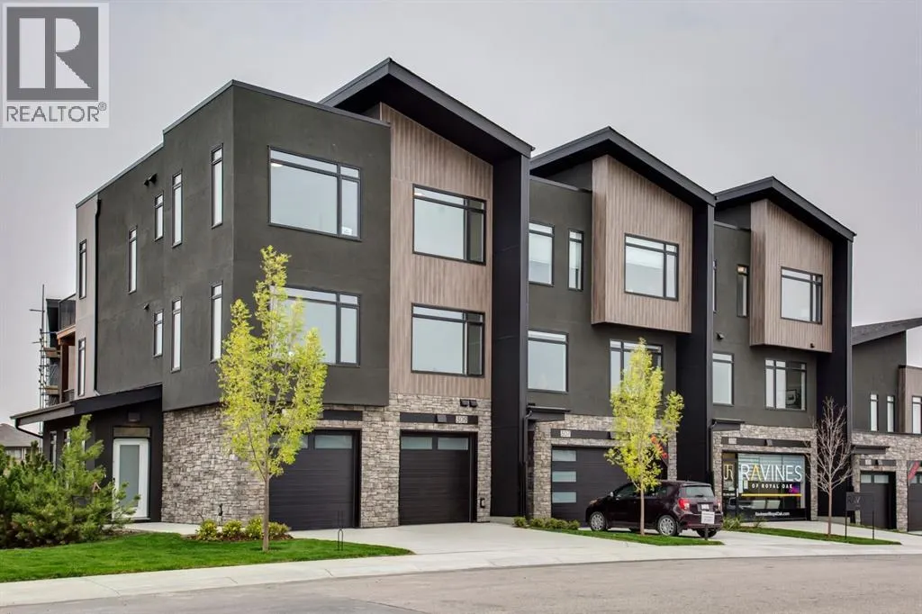 261 Royal Elm Road NW