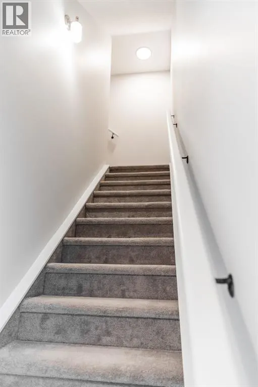 261 Royal Elm Road NW