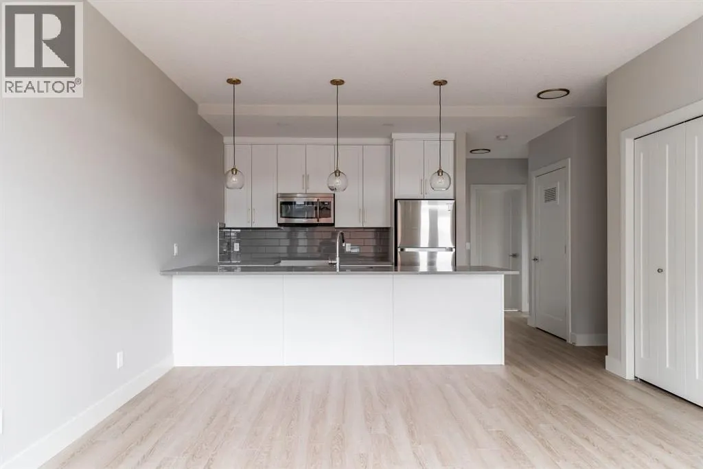 261 Royal Elm Road NW