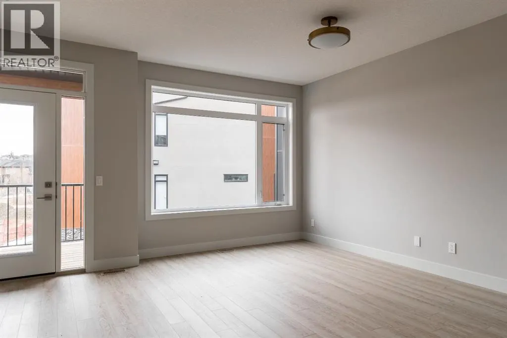 261 Royal Elm Road NW