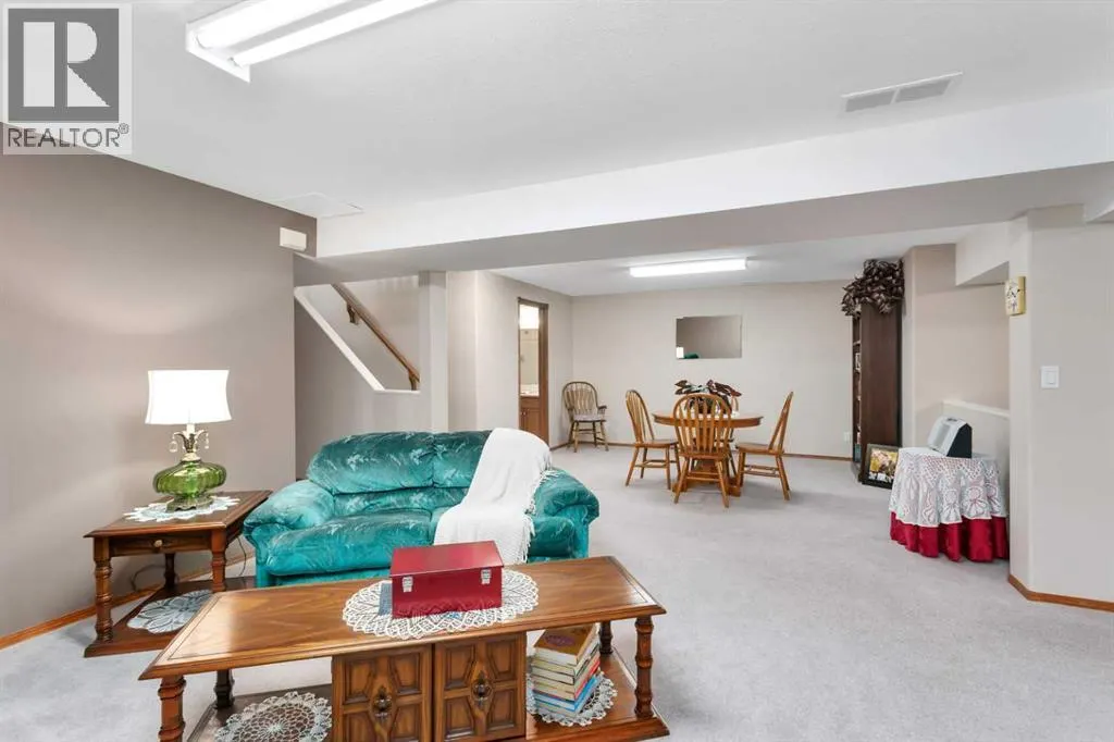 14 Andrews Close