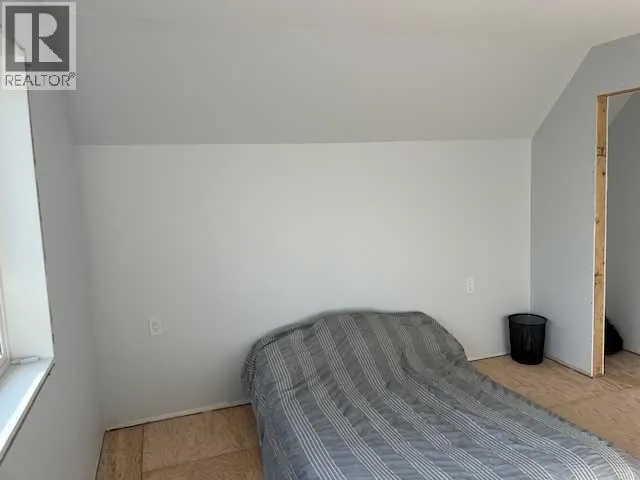 21 3 Avenue W
