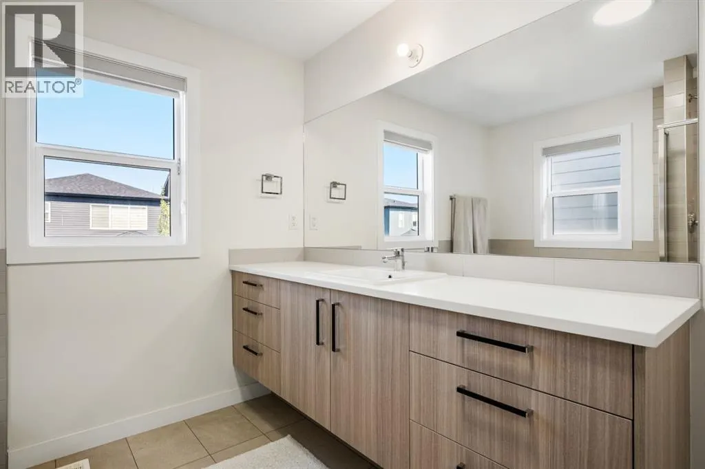 108 Carringsby Manor NW