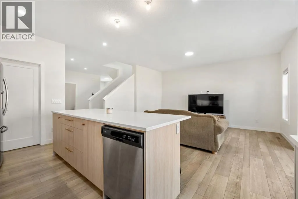 108 Carringsby Manor NW