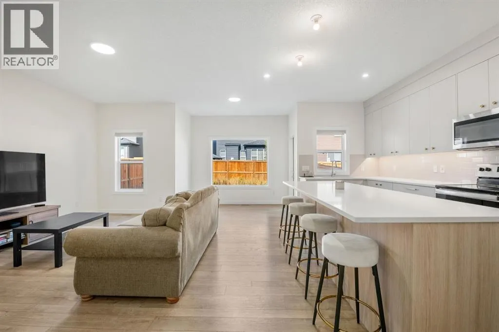 108 Carringsby Manor NW