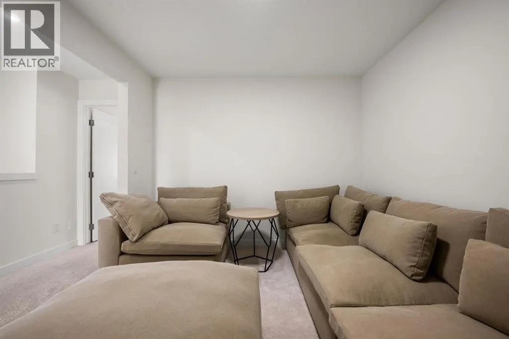 108 Carringsby Manor NW