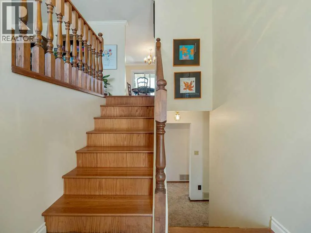 84 Elm Crescent S