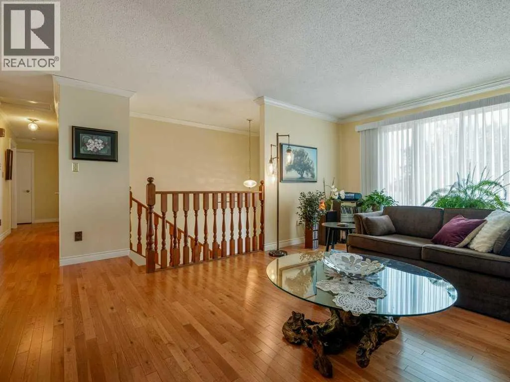 84 Elm Crescent S
